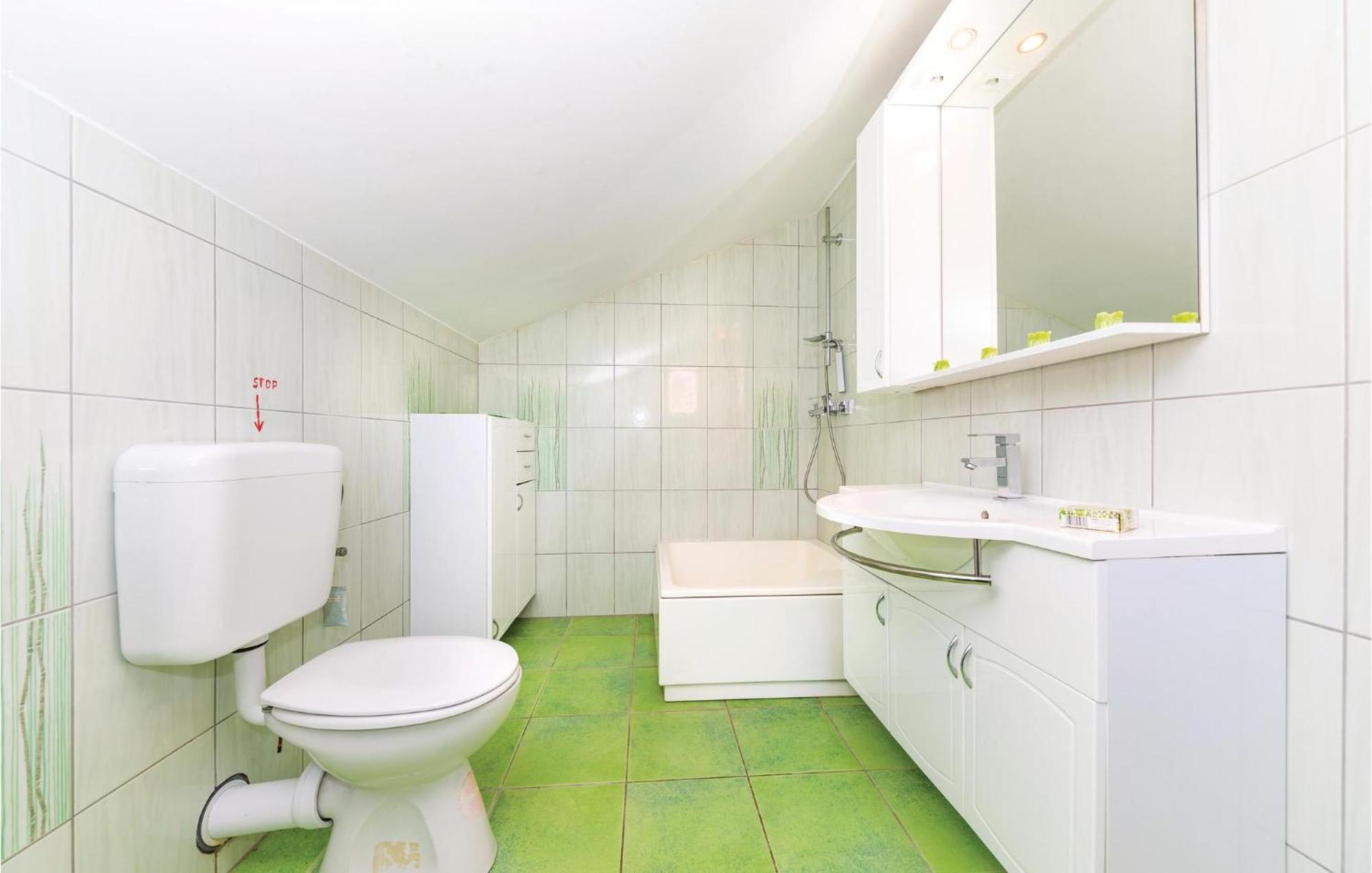 Gorgeous Apartment In Seget Vranjica Esterno foto