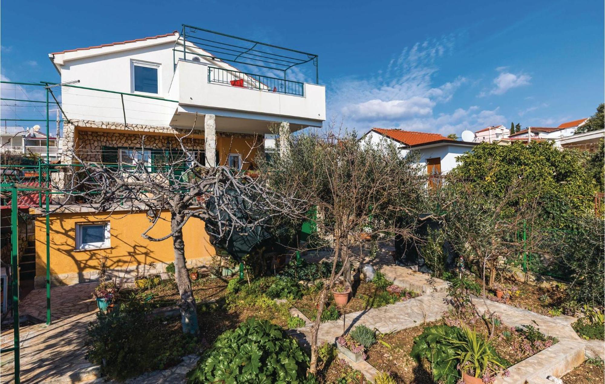 Gorgeous Apartment In Seget Vranjica Esterno foto
