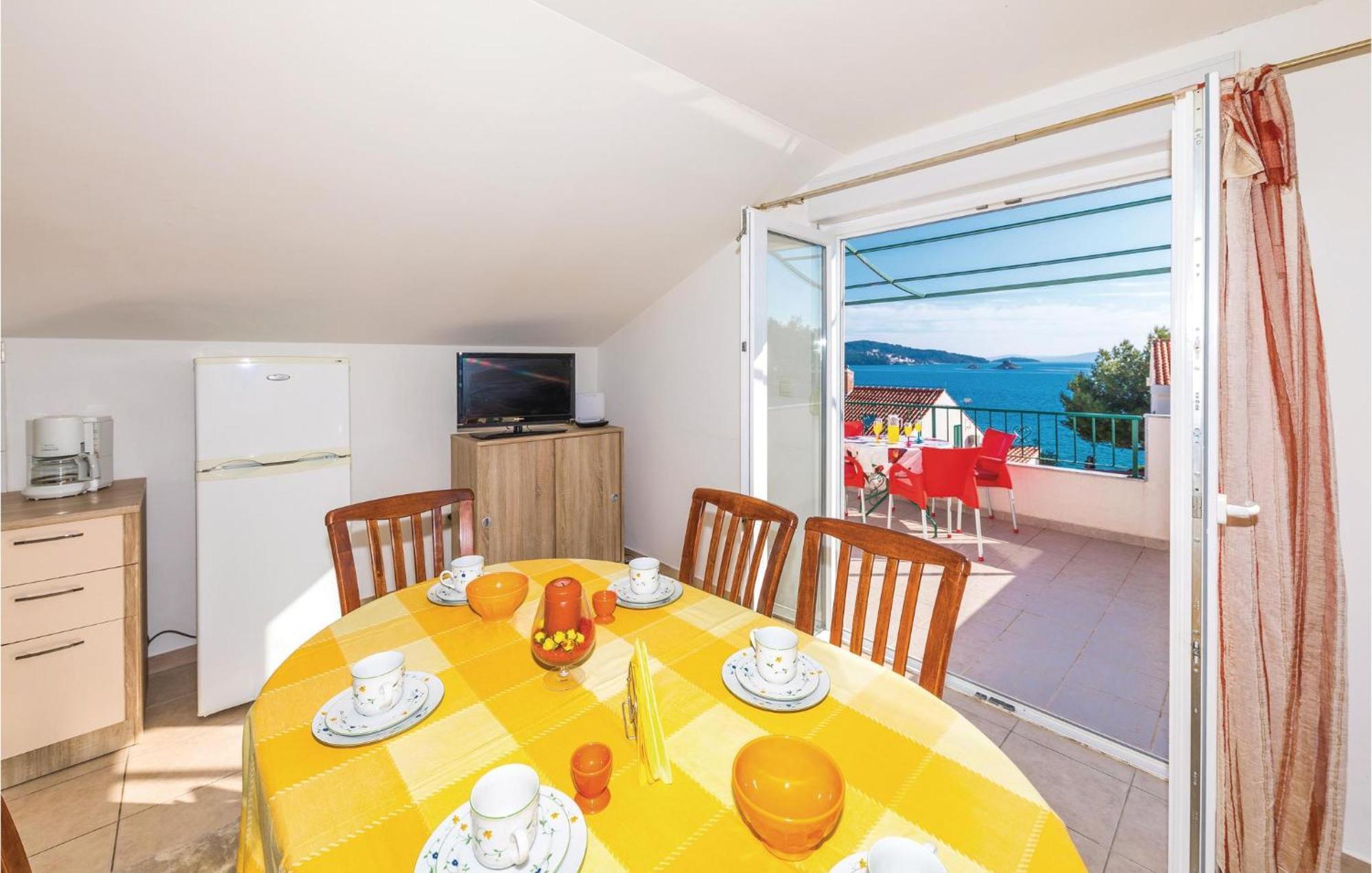 Gorgeous Apartment In Seget Vranjica Esterno foto